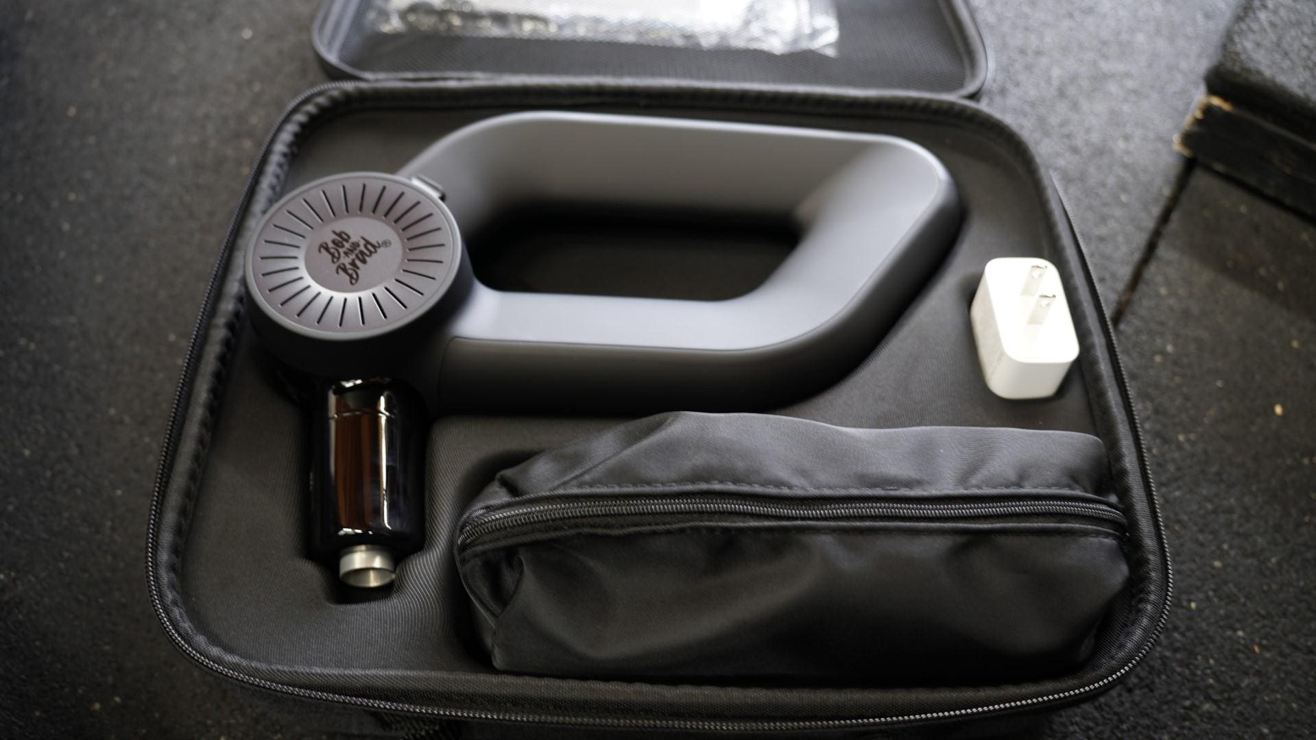BobandBradD6 CaseInside